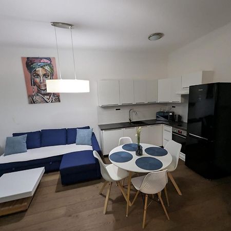 Fantabulous Downtown Abode W King Bed, 65" Tv, Washer And Tumble Dryer 자그레브 외부 사진