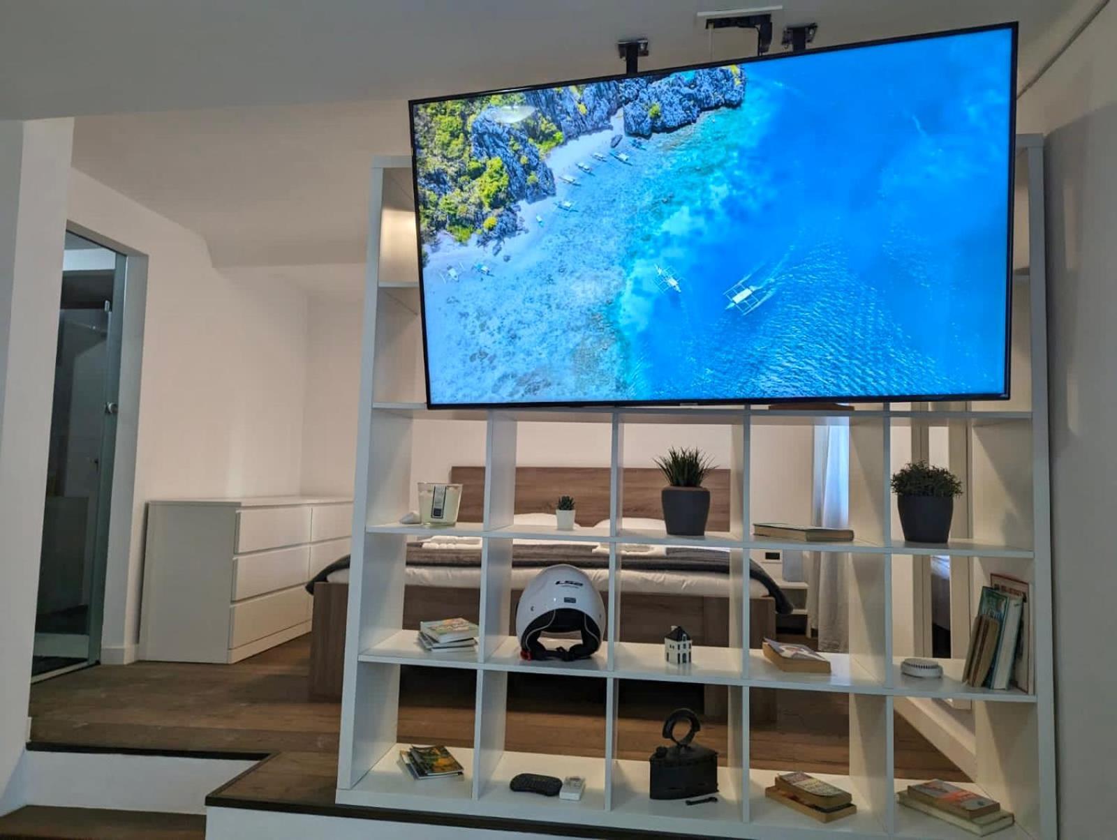 Fantabulous Downtown Abode W King Bed, 65" Tv, Washer And Tumble Dryer 자그레브 외부 사진
