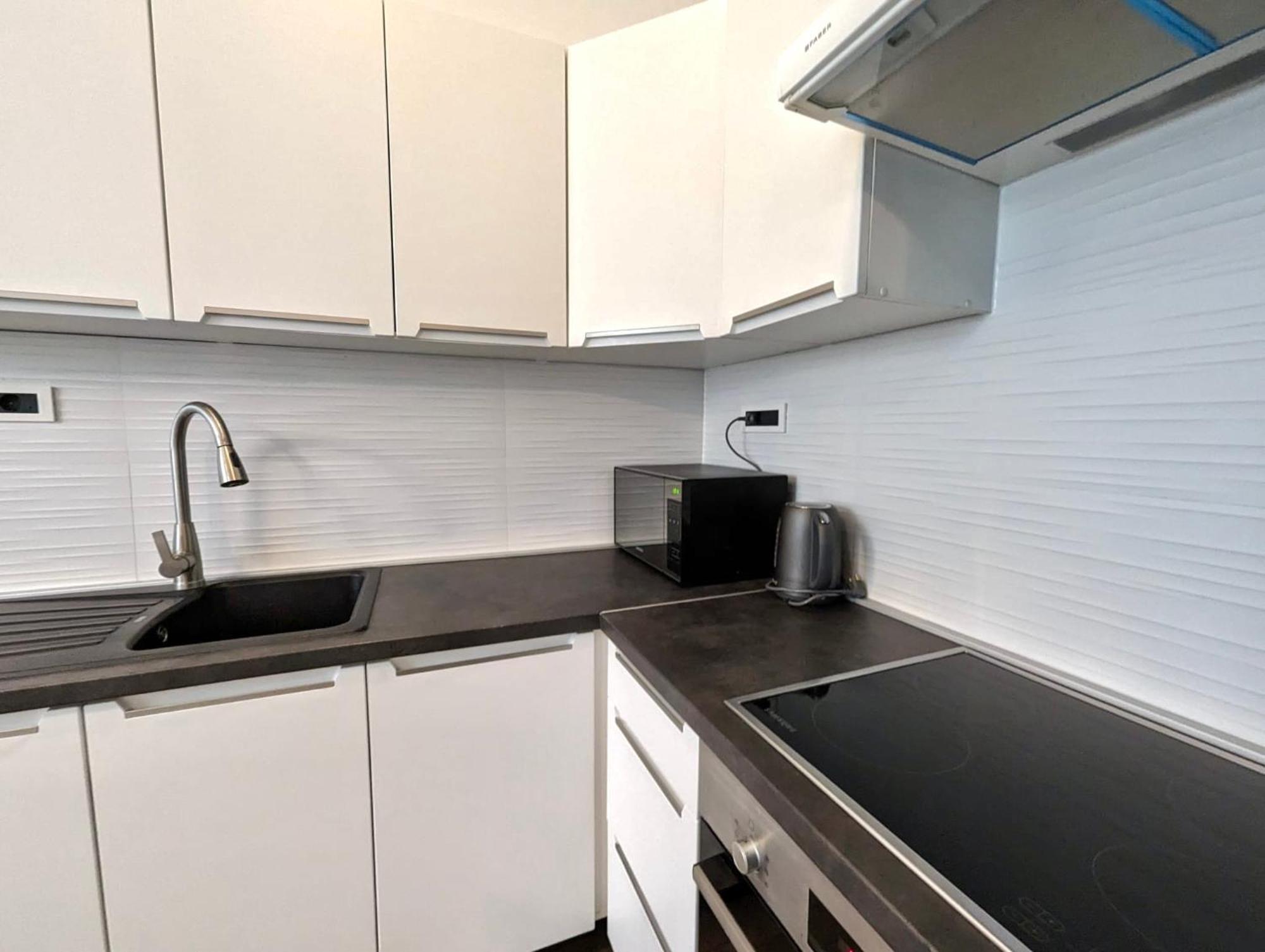 Fantabulous Downtown Abode W King Bed, 65" Tv, Washer And Tumble Dryer 자그레브 외부 사진
