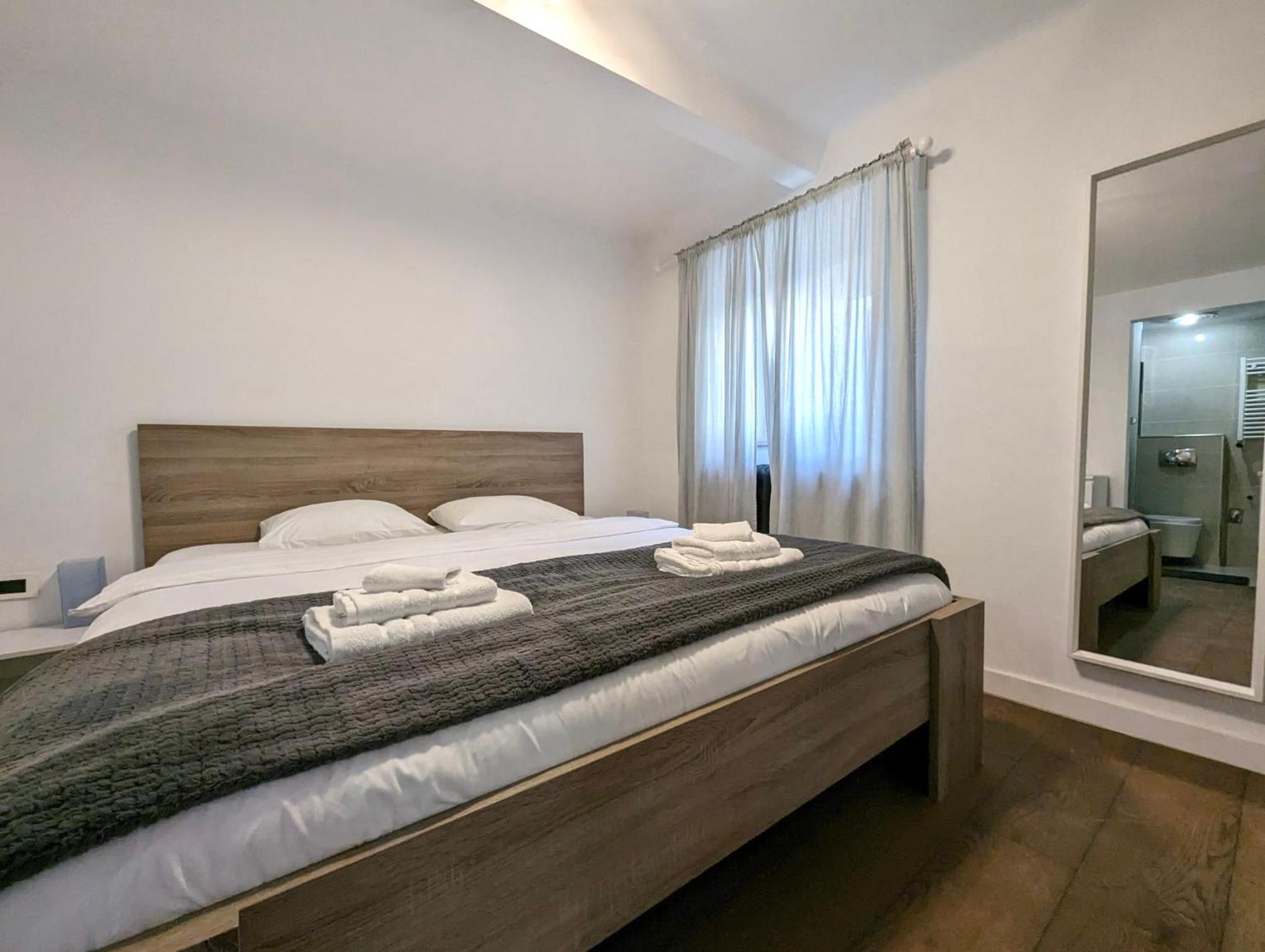 Fantabulous Downtown Abode W King Bed, 65" Tv, Washer And Tumble Dryer 자그레브 외부 사진