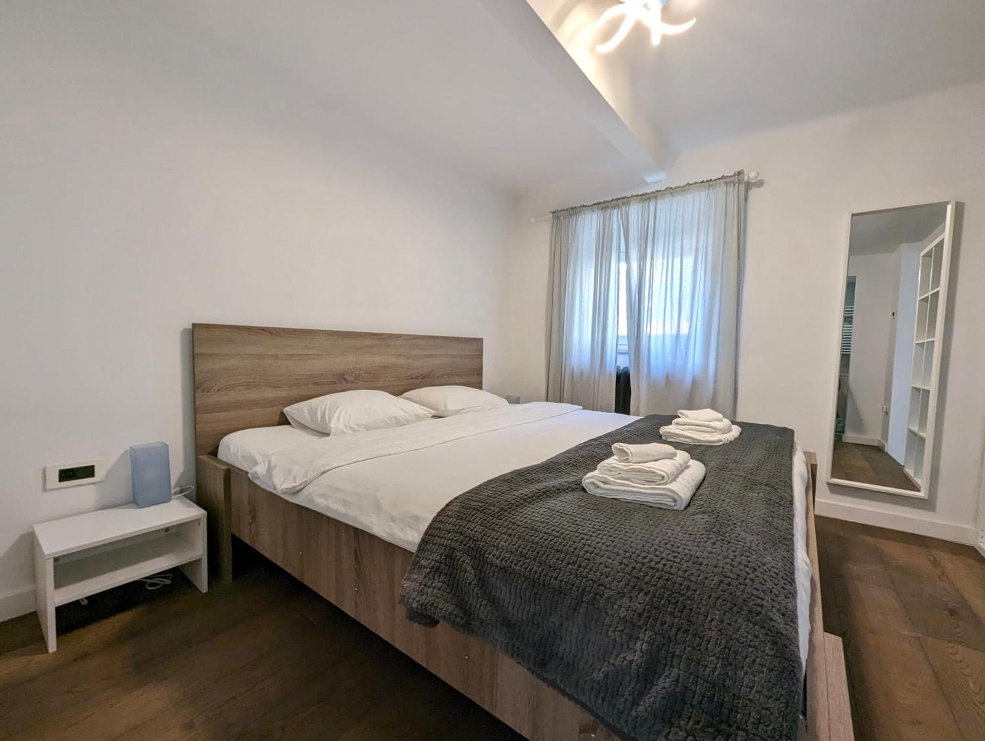 Fantabulous Downtown Abode W King Bed, 65" Tv, Washer And Tumble Dryer 자그레브 외부 사진
