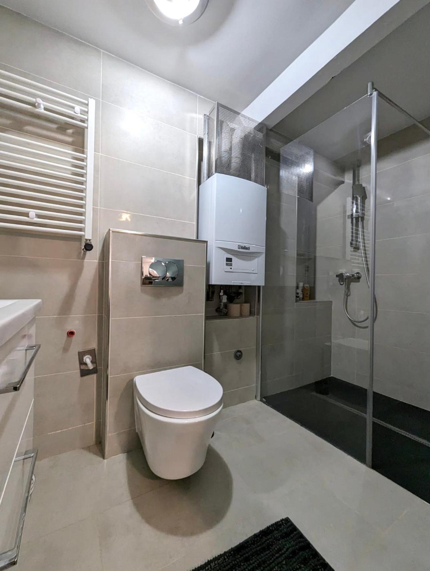 Fantabulous Downtown Abode W King Bed, 65" Tv, Washer And Tumble Dryer 자그레브 외부 사진